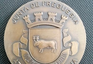 Medalha medalhão em metal com gravação Junta de Freguesia da Atouguia da Baleia