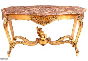 Belíssima mesa de centro antiga em madeira dourada
