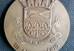 Medalha medalhão em metal com gravação Cidade da Amadora III Aniversário