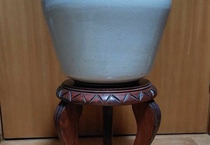 Peanha em madeira para vaso ou figura decorativa (sem decoração)