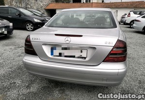 Mercedes-Benz E 220 Sedan - 02