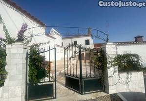 Moradia T2 + 1 em Pardais, Vila Viosa   com potencial e charme alentejano