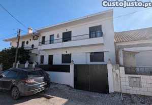 Espetacular Moradia T5 no Casal Do Marco com Garagem