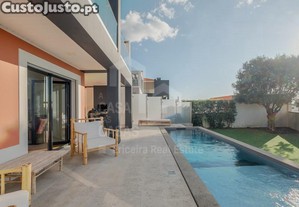 Moradia T4 Triplex Mafra