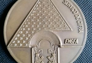 Medalha medalhão em metal com gravação Serviços de CIFRA Estado Maior General Forças Armadas