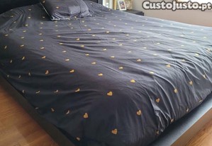 Capa de edredom preto e dourado