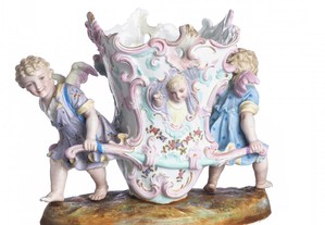 Escultura antiga em porcelana