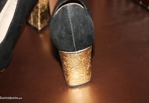 Sapatos altos pretos tacão dourado MARYPAZ Tamanho 38