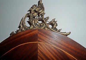 Cama e mesas de cabeceira Luís XV