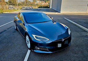 Tesla Model S s - 18
