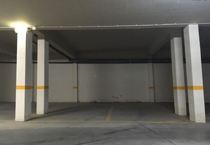 Lugar de garagem / estacionamento duplo