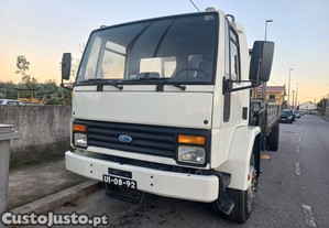 Ford Cargo 1924 com Grua