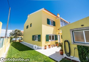 Moradia T4 geminada, com garagem e jardim, em Silveira, Torres Vedras