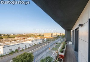 Apartamento T3 Transformado Em T4 Com Vista Mar...