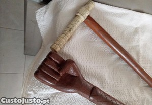 Bengalas de artesanato africano.