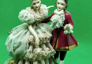 Estatueta casal romântico porcelana alemã Dresdner Art