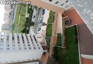Apartamento T1 mobilado Condomínio Fechado com piscina