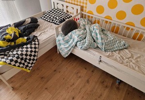2 camas crianças, com colchão e proteção impermeável, 70x160