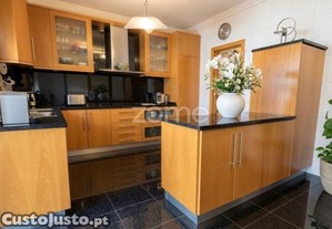 Moradia Premium De Gaveto Com Jardim, 3 Frentes...
