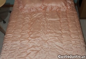 Edredom com 2 almofadas (em cetim)