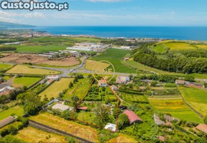 Propriedade Exclusiva com Moradia T6 e Terreno de 6.044 m²   Ribeira Grande, São Miguel