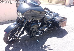 Harley Davidson street glide cvo 114 - 17
