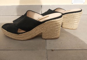 Sandálias Zara Pretas de Plataforma