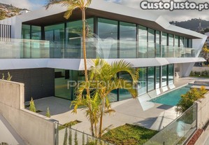 Luxuosa moradia t4 com piscina vista mar.