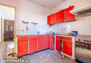 Moradia T2 Com Garagem E Jardim, Para...