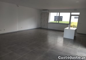 Loja com 95m2, Bairro das Mesuras, Viseu