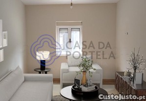 Moradia T2 em Campanhã totalmente renovada com terraço e a 3 minutos do Metro.