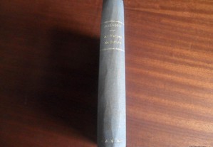 "A Velha Casa" - 2º Volume As Raízes do Futuro de José Régio - 1ª Edição de 1947