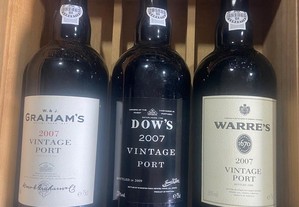 3 garrafas de vinho do Porto Vintaga de um ano especial