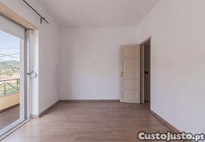 Apartamento T2 transformado em T1, em Pinheiro de Loures