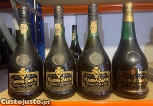 4 garrafas de vinho do Porto Velho Rainha Santa