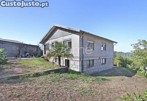Moradia T2 Com Dois Pisos, Terreno E Anexo Em...