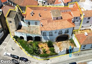 Nobre Prdio Apalaado No Centro De vora