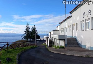 Espao Comercial e apartamento com vista mar nos Aores   Ilha Graciosa