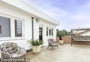 Moradia T4 Com Anexos, Piscina E Terreno Em Rio...