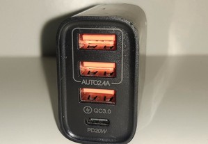 Carregador Rápido 20W 3 portas USB 2.4A porta USB-C Novo