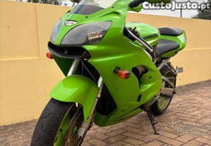 Kawasaki Ninja ZX-9R (ZX900C) - 02