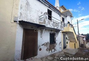 Moradia T2, com anexo em pedra, Tinalhas, Castelo Branco
