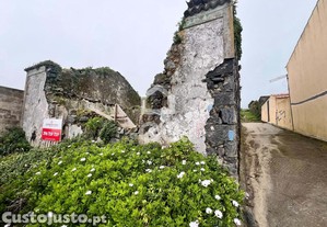 Moradia em estado de ruina - ponta garça - vila franca do campo