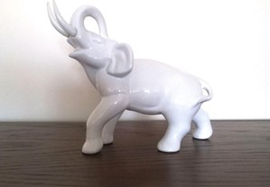 Elefante em porcelana vintage
