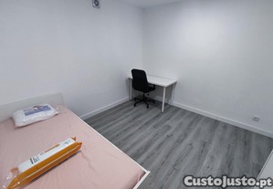 Quarto mobilado disponível em frente à estação Agualva-Cacém