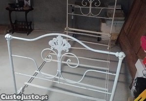 Cama de solteiro/a de ferro