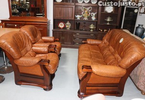 Conjunto de Sofá/Cama de 3 Lugares + 2 Individuais em Pele