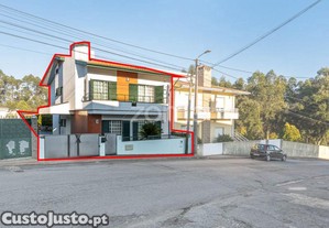 Moradia T4 Com Pátio, Jardim E Garagem Em...