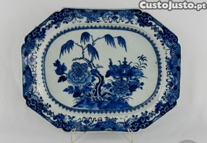 Travessa em porcelana da China, Perodo Qianlong, sc. XVIII