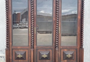 Móvel antigo - 3 portas